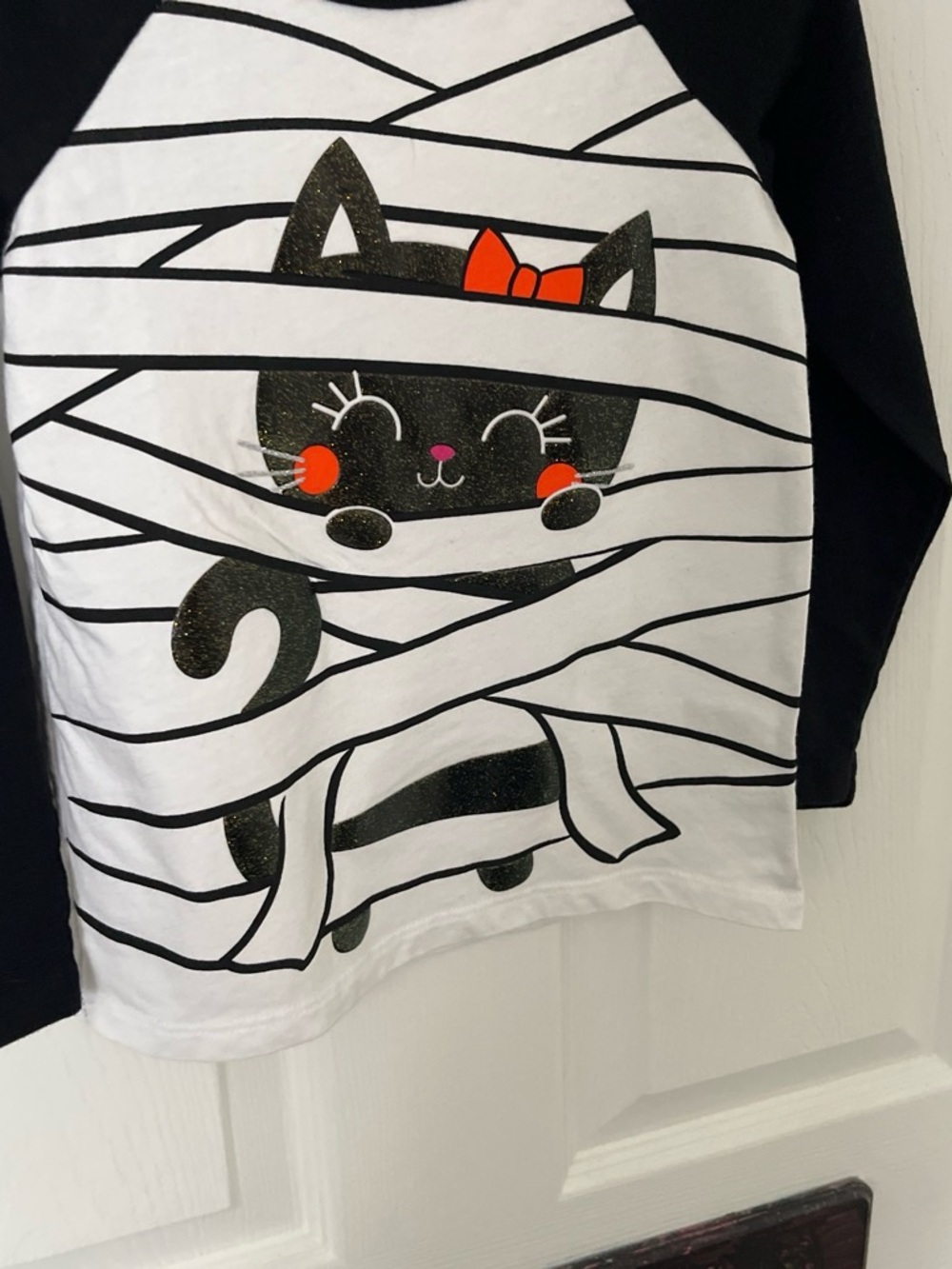 Girls' Black & White Long-Sleeve Cat Mummy Tee with Orange Bow